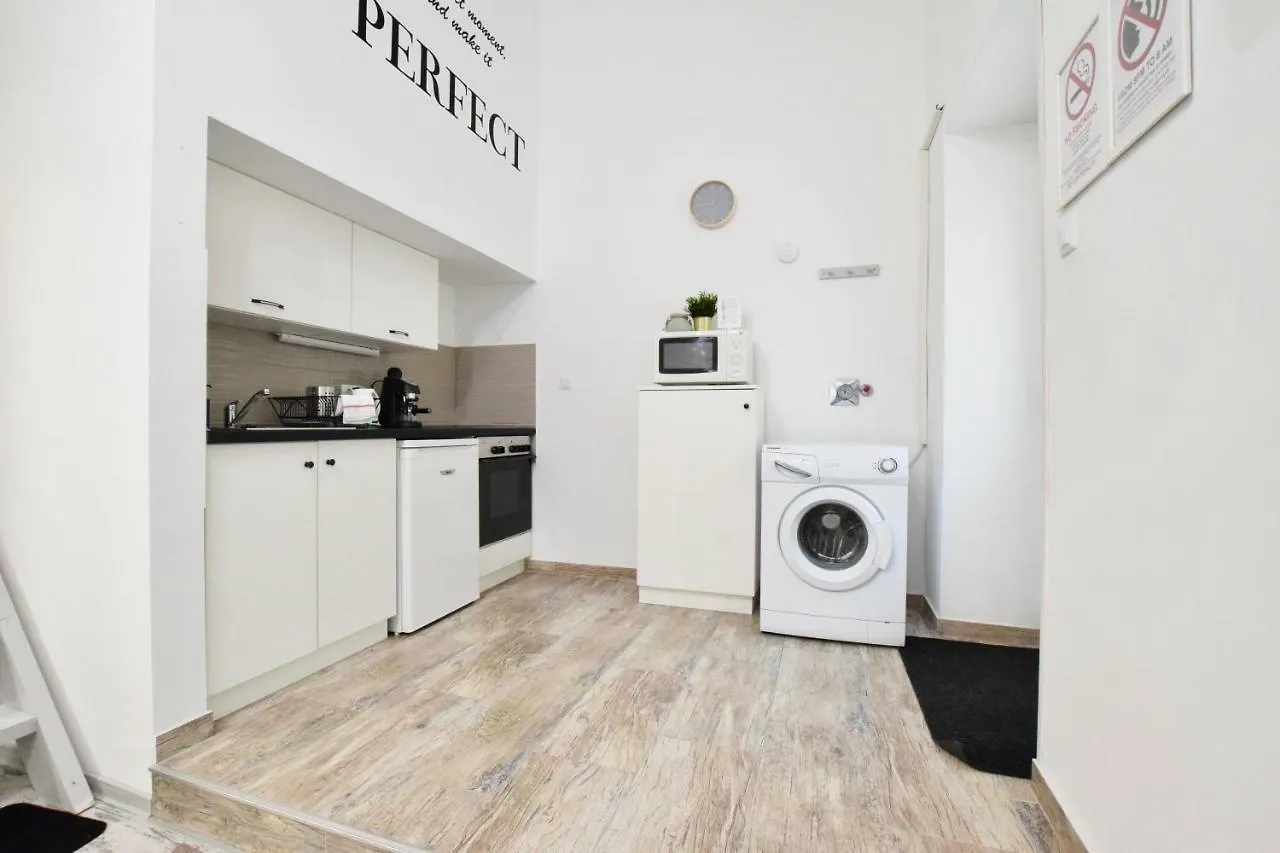 Standard Apartment By Hi5 - Akacfa 59 Budapest 0*,  Hungary